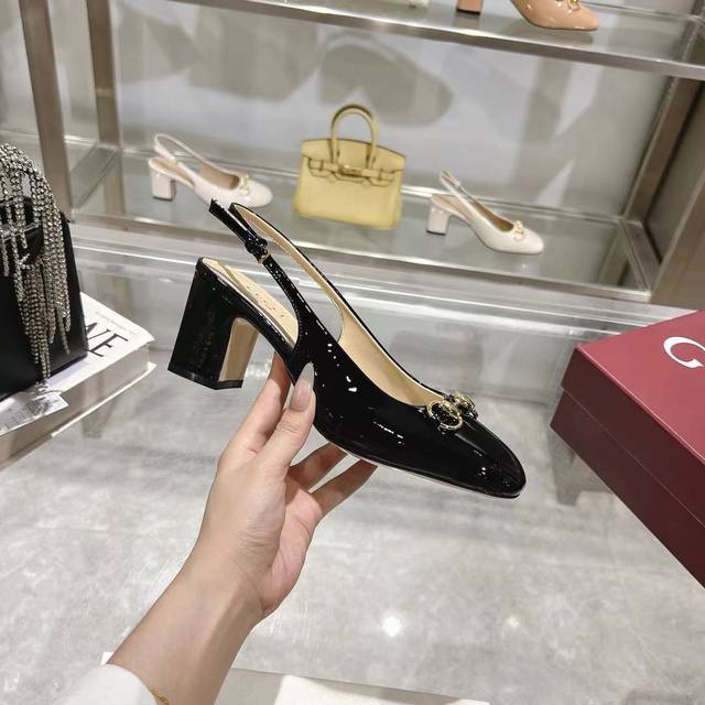 长期有货 新款！古奇 Guccⅰ 经典女鞋:原版一比一开发，精心调制的鞋楦，面料采用原版质感.进口漆皮.配原板电渡五金Gg扣 细腻到无可挑剔！ 羊皮：内里和垫脚