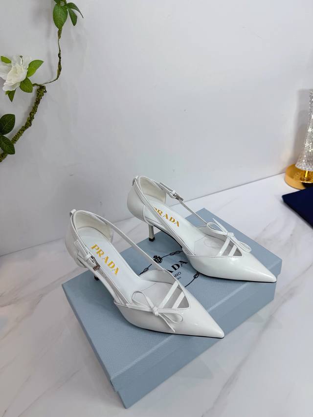 出厂 2026 Sss重磅推出普拉达最新长短靴，凉鞋单鞋，细跟，后空，粗跟系列 prada早春T台走秀网红同款＂造梦不夜城＂，prada能在重要场合上用得上了，