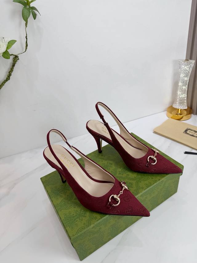 出厂 2026 Sss新款报到 Gucci～古*奇 原单品质 原汁原味的欧式风格 上脚非常完美穿搭上配此鞋，优雅大方，晶莹剔透，无论种各配件材质，都是家独一比一