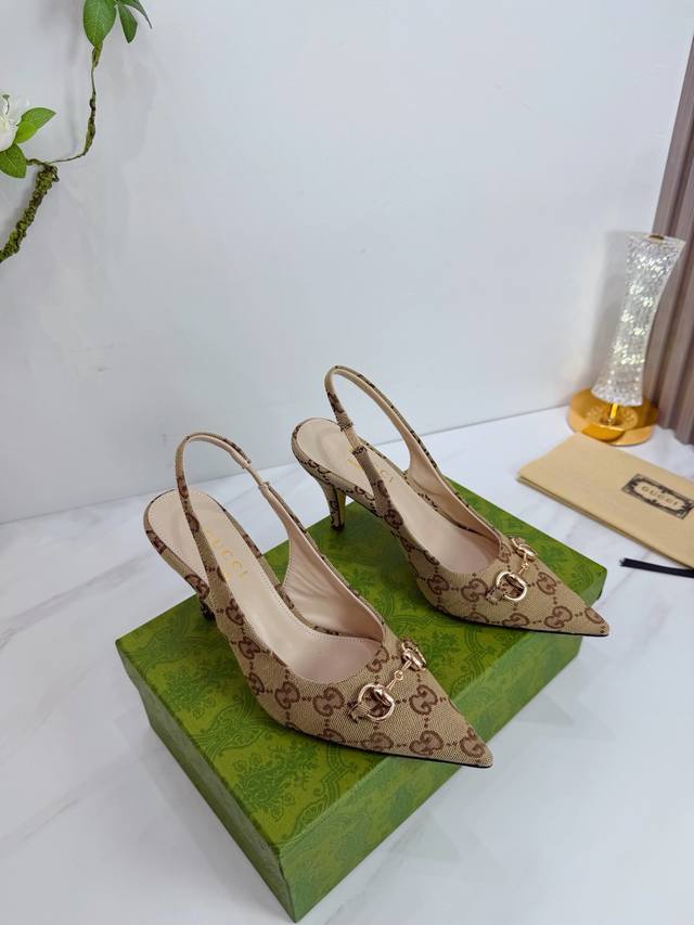 出厂 2026 Sss新款报到 Gucci～古*奇 原单品质 原汁原味的欧式风格 上脚非常完美穿搭上配此鞋，优雅大方，晶莹剔透，无论种各配件材质，都是家独一比一