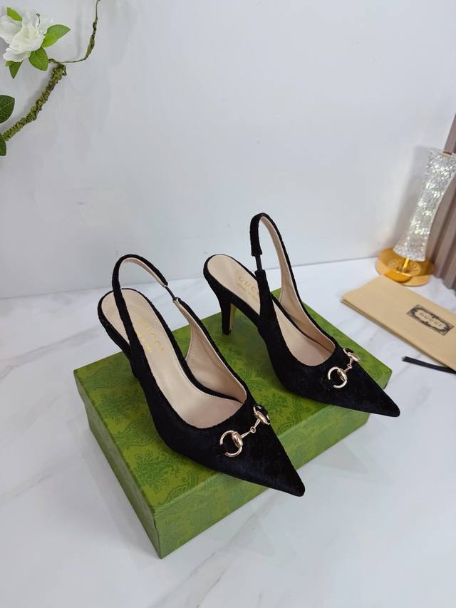 出厂 2026 Sss新款报到 Gucci～古*奇 原单品质 原汁原味的欧式风格 上脚非常完美穿搭上配此鞋，优雅大方，晶莹剔透，无论种各配件材质，都是家独一比一