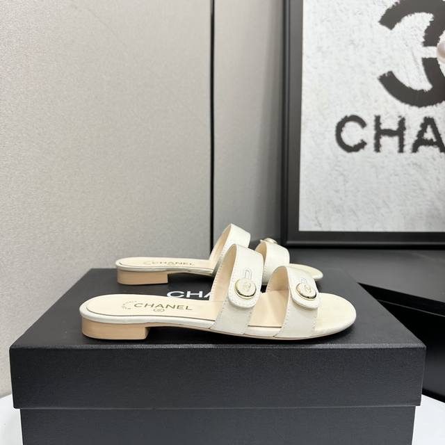 2025小香 本季秋冬季必备单品！！ 香奈儿秋冬重工爆款 小红书力推款，怎么搭配都好看，时髦精必备，香奈儿女士钟爱简约又难以抗拒系搭配展现与众不同的穿搭风格、自