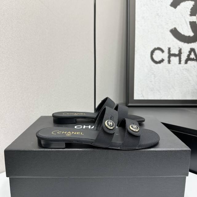 2025小香 本季秋冬季必备单品！！ 香奈儿秋冬重工爆款 小红书力推款，怎么搭配都好看，时髦精必备，香奈儿女士钟爱简约又难以抗拒系搭配展现与众不同的穿搭风格、自