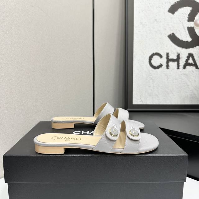 2025小香 本季秋冬季必备单品！！ 香奈儿秋冬重工爆款 小红书力推款，怎么搭配都好看，时髦精必备，香奈儿女士钟爱简约又难以抗拒系搭配展现与众不同的穿搭风格、自