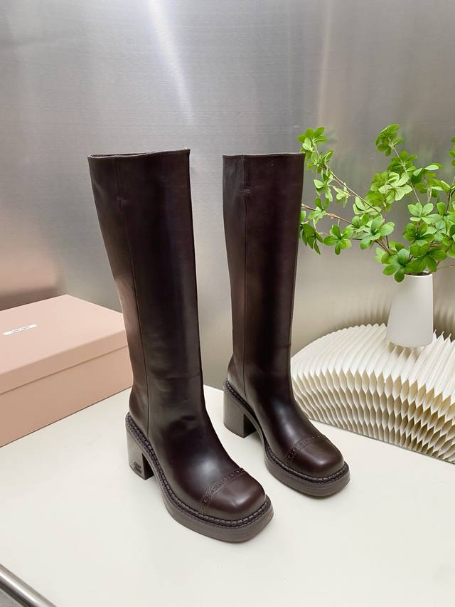 出厂价pp高靴 矮靴510Miu Miu 2025 秋冬走秀新款 靴子 今年最值得入手的靴子 没有之一！超多网红明星上脚 Miumiu今年秋冬确实泰酷辣 秋冬限