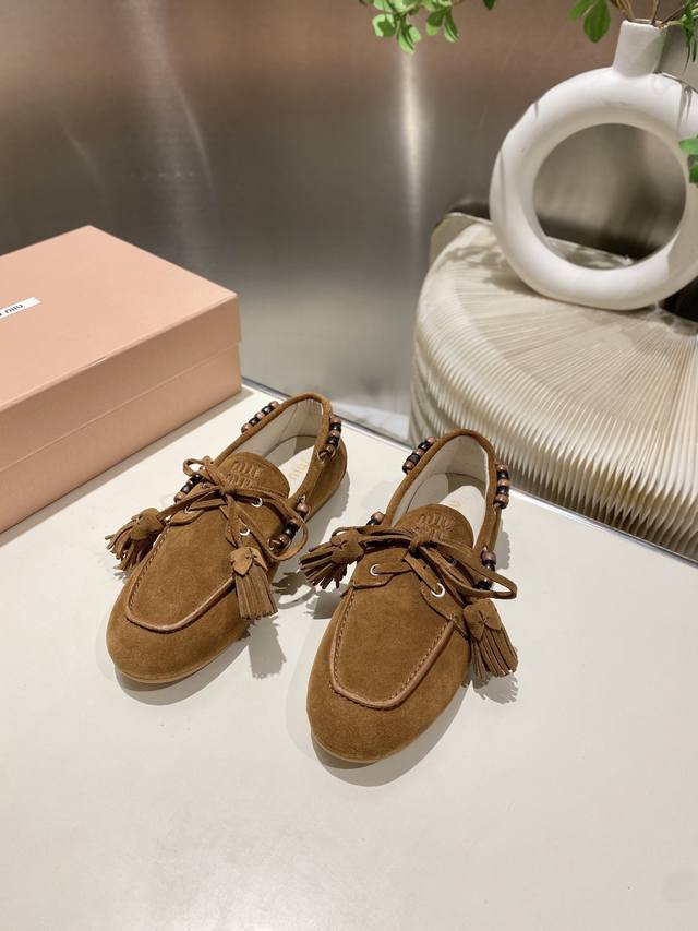 出厂单鞋 托鞋330缪缪2025擦色系带鸡眼平底豆豆鞋 流苏走秀新款 .复古小皮鞋乐福鞋 豆豆鞋 复古时尚 简约高级 随意搭配 上脚非常舒适，年度必入款！超级重
