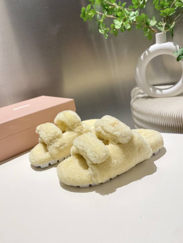 出厂价p Miumiu顶级版本 2025秋冬潮品毛毛拖 ！1：1开模秒杀市场一切版本 欧美名媛 明星 网红Girl 大爱款 ，冰岛进口羊毛 单色羊毛蓬松柔软 亲