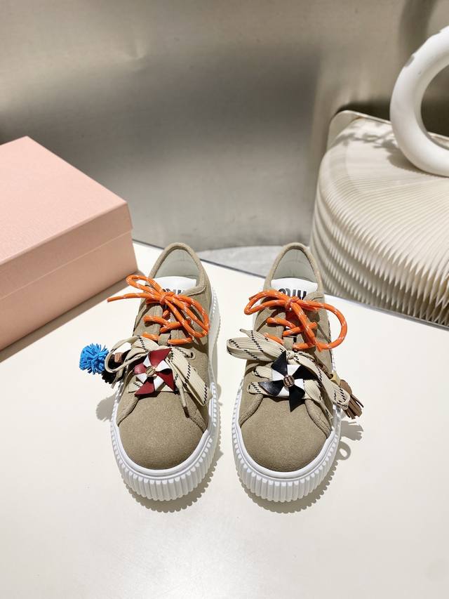 出厂价pp毛里 皮里2602025缪缪秋冬新款 厚底 饼干鞋 ，简约造型，原版开模鞋底， 饼干鞋的热度真的是只增不减的 不仅因为其极高的配适性 也得益于其出众的