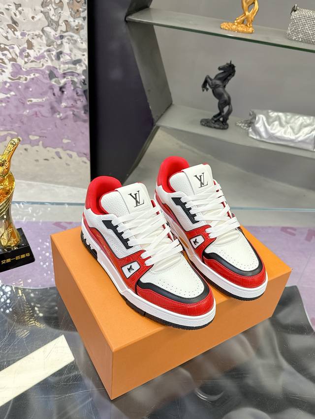 工厂p价p： 2025最新颜色 出货 Lv 路易威登L家 驴牌 Trainer系列 情侣款 休闲 运动鞋 滑板鞋 原版购入开发 做货 本款Lv Trainer