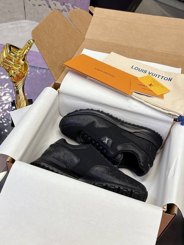 出厂价pp： Lv 男鞋系列 路易威登系列运动鞋系列 永不过时 热门 热卖 热看 耐穿 耐磨 最新潮鞋休闲鞋 2025 官方新增颜色 新品春夏季舒适进口定制原版