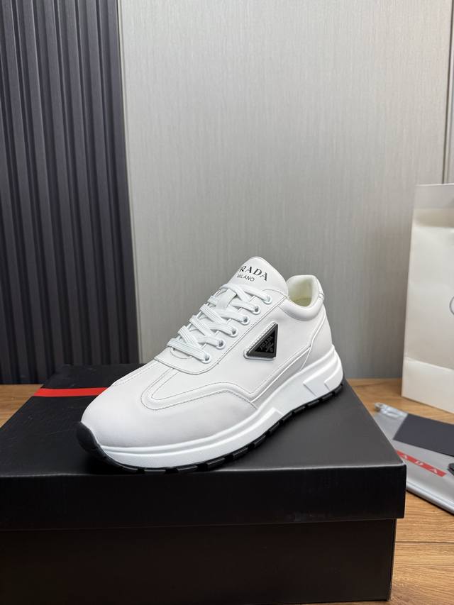 出厂价pp： prada普拉达 男鞋专柜爆款， 官网同步，高品质出货 面料：原版牛皮 内里：牛皮垫脚+牛皮内里， 大底：原厂橡胶底， 码数：38-45 45定做