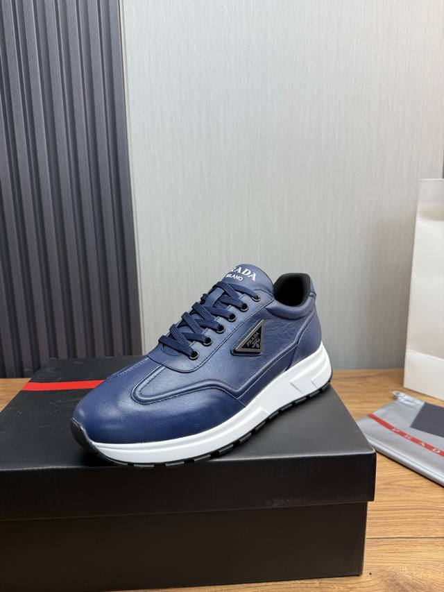 出厂价pp： prada普拉达 男鞋专柜爆款， 官网同步，高品质出货 面料：原版牛皮 内里：牛皮垫脚+牛皮内里， 大底：原厂橡胶底， 码数：38-45 45定做