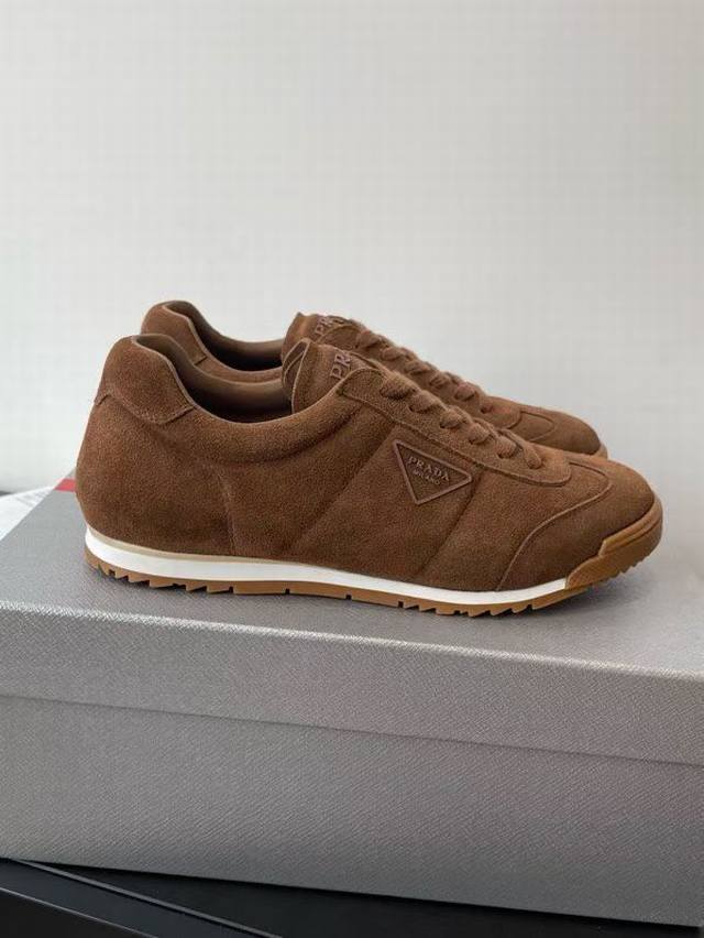 工厂p价 prada 普拉达 情侣款 25Ss秋夏新款 德训鞋 休闲鞋 鞋面:原版进口牛皮 丝光牛反绒 内里垫脚羊皮 原版定制橡胶大底 码数：男女同款：35-4