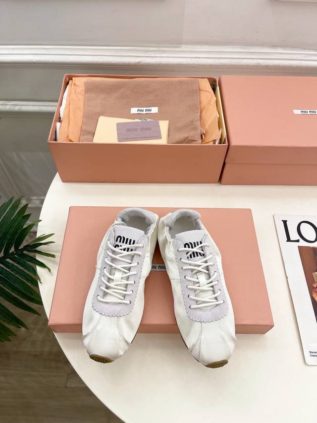 Miu Miu 缪缪 25 2025新品 专柜主打最新走秀款 plume 缎面芭蕾德训休闲鞋 火爆上新！ Bs缪家高货 顶级工艺打造精品质感 无敌舒适 绝对是一