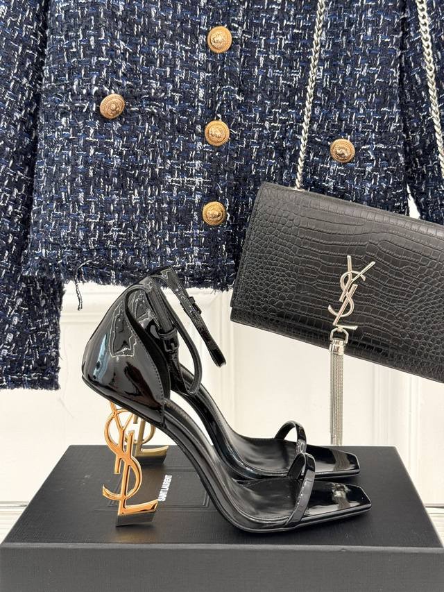 厂价 Saint Lauren*Ysl圣罗兰经典春夏字母跟 一字带高跟凉鞋 斩男又斩女的高跟鞋 爱了 不愧是最懂女人的品牌 上新即售空 尤其是侧面线条设计流畅自