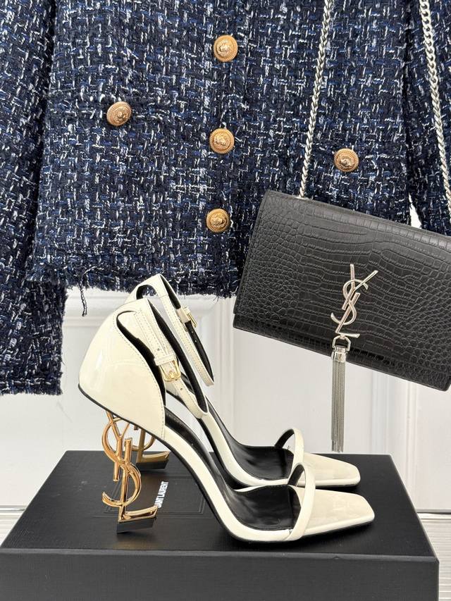 厂价 Saint Lauren*Ysl圣罗兰经典春夏字母跟 一字带高跟凉鞋 斩男又斩女的高跟鞋 爱了 不愧是最懂女人的品牌 上新即售空 尤其是侧面线条设计流畅自