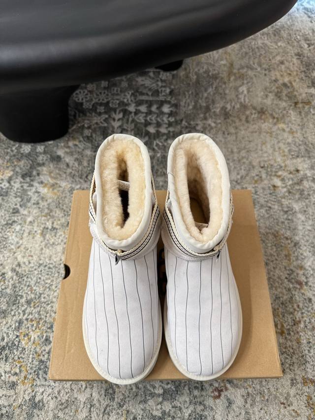 新品发布 ★面料 皮毛一体 内里 羊 鞋底 发泡底 优雅风格 创造不一样的感觉 跟高 2Cm 专柜包装 简约气质款式！ Show Bdetails ⊿：Size