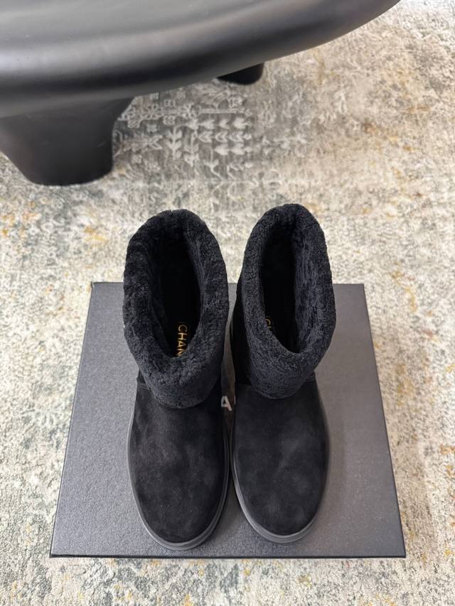 新品推荐 ★面料 皮毛一体 内里 羊毛 鞋底 橡胶底 视觉盛宴 性感自由气质 跟高 3 Cm 专柜包装 简约气质款式！ 市场顶级 Show Bdetails ⊿