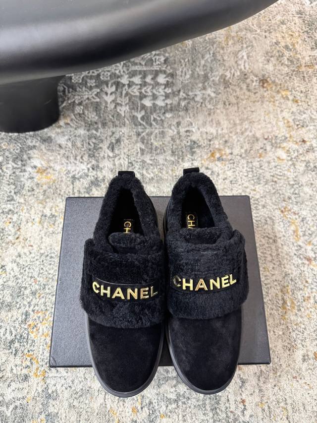 新品推荐 ★面料 皮毛一体 内里 羊毛 鞋底 橡胶底 视觉盛宴 性感自由气质 跟高 3 Cm 专柜包装 简约气质款式！ 市场顶级 Show Bdetails ⊿