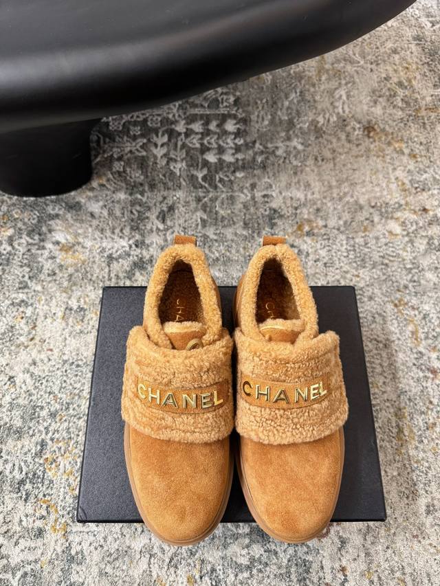 新品推荐 ★面料 皮毛一体 内里 羊毛 鞋底 橡胶底 视觉盛宴 性感自由气质 跟高 3 Cm 专柜包装 简约气质款式！ 市场顶级 Show Bdetails ⊿