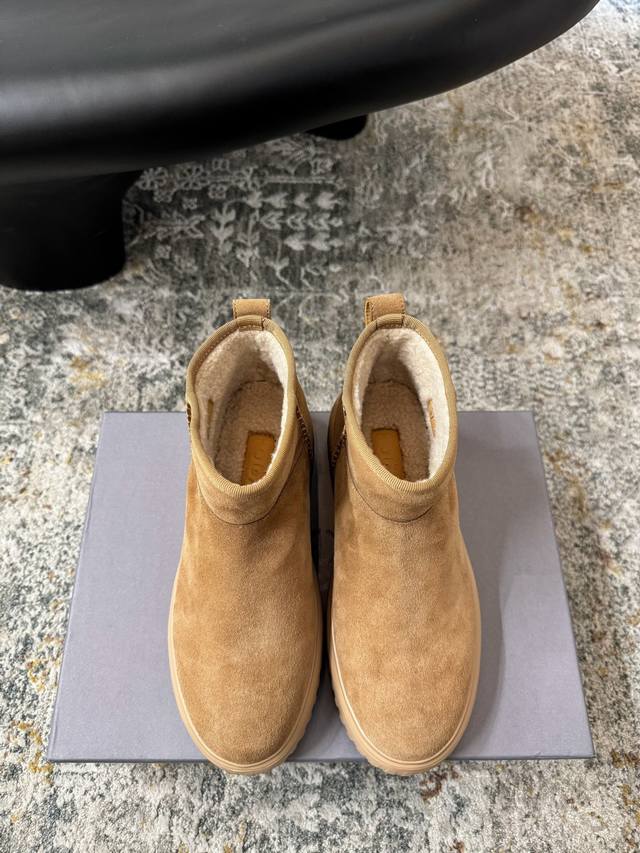 新品推荐 ★面料 皮毛一体 内里 羊毛 鞋底 橡胶底 视觉盛宴 性感自由气质 跟高 2 Cm 专柜包装 简约气质款式！ 市场顶级 Show Bdetails ⊿