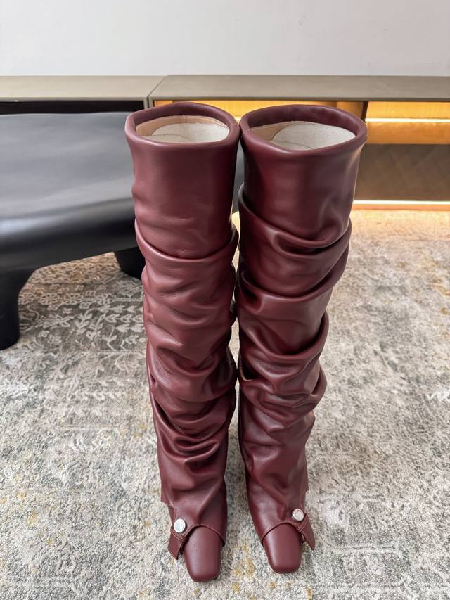 新品推荐 ★面料 牛皮 内里 牛皮 鞋底 牛皮 视觉盛宴 性感自由气质 跟高 .Cm 专柜包装 简约气质款式！ 市场顶级 Show Bdetails ⊿：Siz