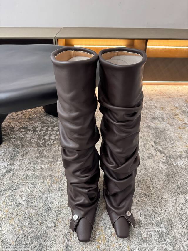 新品推荐 ★面料 牛皮 内里 牛皮 鞋底 牛皮 视觉盛宴 性感自由气质 跟高 .Cm 专柜包装 简约气质款式！ 市场顶级 Show Bdetails ⊿：Siz