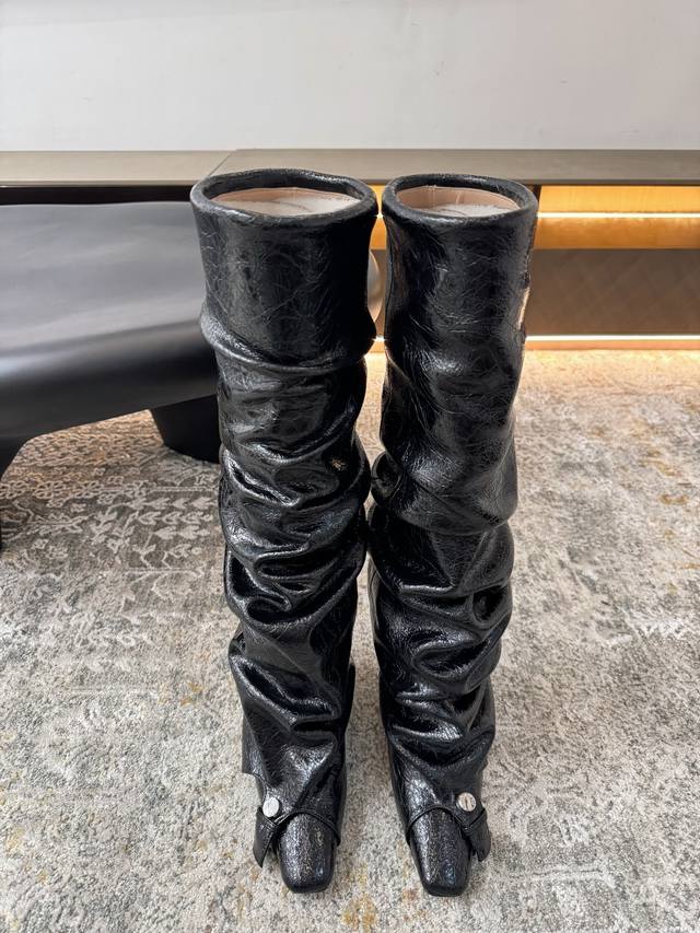 新品推荐 ★面料 牛皮 内里 牛皮 鞋底 牛皮 视觉盛宴 性感自由气质 跟高 .Cm 专柜包装 简约气质款式！ 市场顶级 Show Bdetails ⊿：Siz