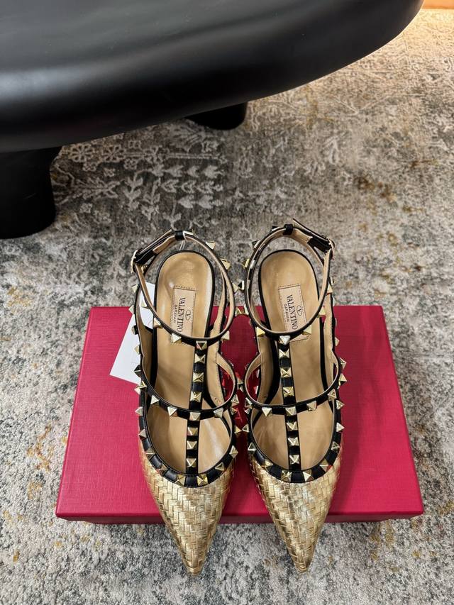 新品 ★面料 编织牛皮 内里 羊皮 鞋底 牛皮 优雅风格 创造不一样的感觉 跟高9.5 Cm 专柜包装 简约气质款式！ 市场顶级 Show Bdetails ⊿