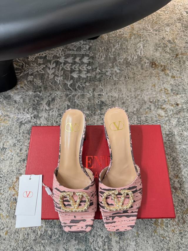 早春新品 ★面料 印刷皮 内里 羊皮 鞋底 牛皮 优雅风格 创造不一样的感觉 跟高 6 Cm 专柜包装 简约气质款式！ 市场顶级 Show Bdetails ⊿