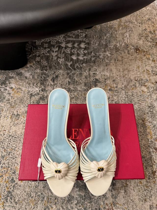 新品 ★面料 牛皮 内里 羊皮 鞋底 牛皮 优雅风格 创造不一样的感觉 跟高8 Cm 专柜包装 简约气质款式！ 市场顶级 Show Bdetails ⊿：Siz