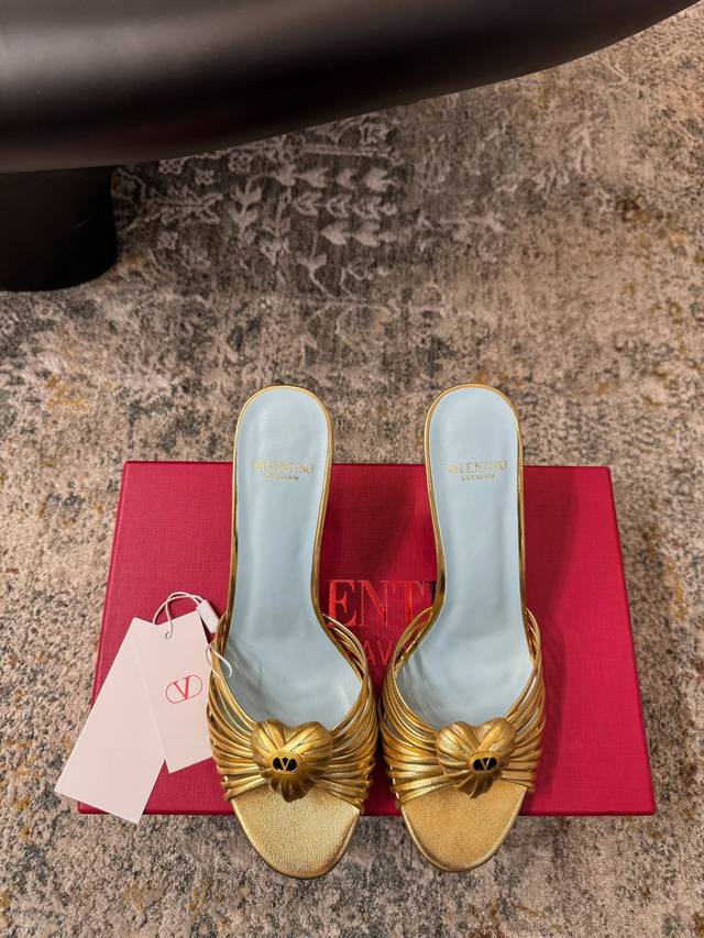 新品 ★面料 牛皮 内里 羊皮 鞋底 牛皮 优雅风格 创造不一样的感觉 跟高8 Cm 专柜包装 简约气质款式！ 市场顶级 Show Bdetails ⊿：Siz