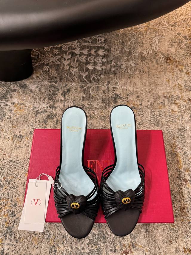 新品 ★面料 牛皮 内里 羊皮 鞋底 牛皮 优雅风格 创造不一样的感觉 跟高8 Cm 专柜包装 简约气质款式！ 市场顶级 Show Bdetails ⊿：Siz