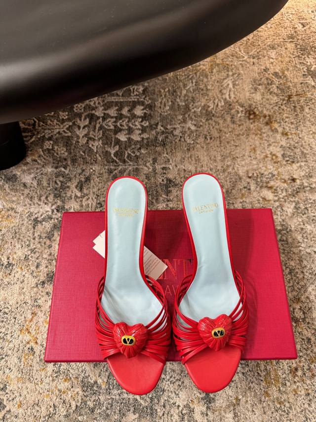 新品 ★面料 牛皮 内里 羊皮 鞋底 牛皮 优雅风格 创造不一样的感觉 跟高8 Cm 专柜包装 简约气质款式！ 市场顶级 Show Bdetails ⊿：Siz