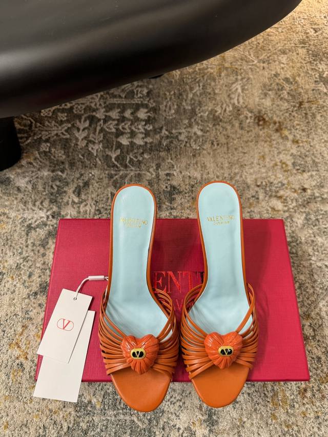 新品 ★面料 牛皮 内里 羊皮 鞋底 牛皮 优雅风格 创造不一样的感觉 跟高8 Cm 专柜包装 简约气质款式！ 市场顶级 Show Bdetails ⊿：Siz