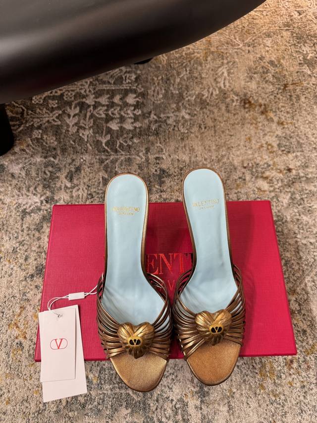 新品 ★面料 牛皮 内里 羊皮 鞋底 牛皮 优雅风格 创造不一样的感觉 跟高8 Cm 专柜包装 简约气质款式！ 市场顶级 Show Bdetails ⊿：Siz