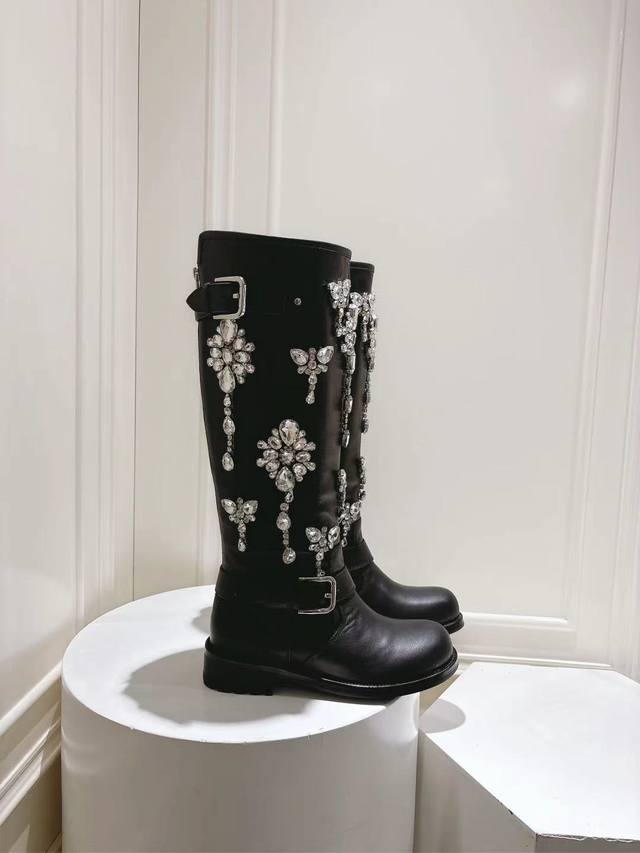 Dg16寸小圆头钻扣新款靴子，35-42码数 头层牛皮面牛皮内里垫脚 跟高3.5Cm