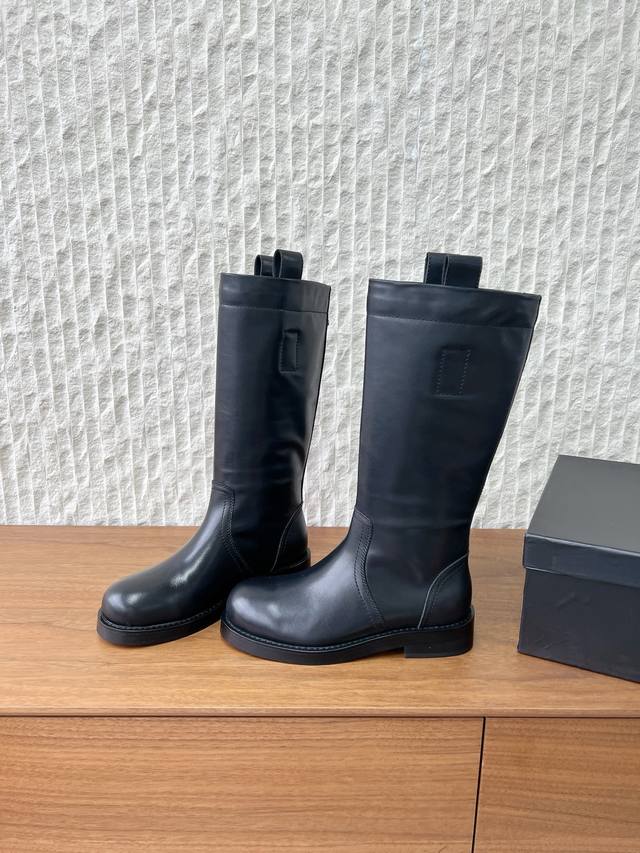 G266 Ann Demeulemesster 小众潮牌 25Ss秋冬新款 排扣 长靴 安特卫普创意总监Stefano Gallici以”游牧精神“为灵感，将品