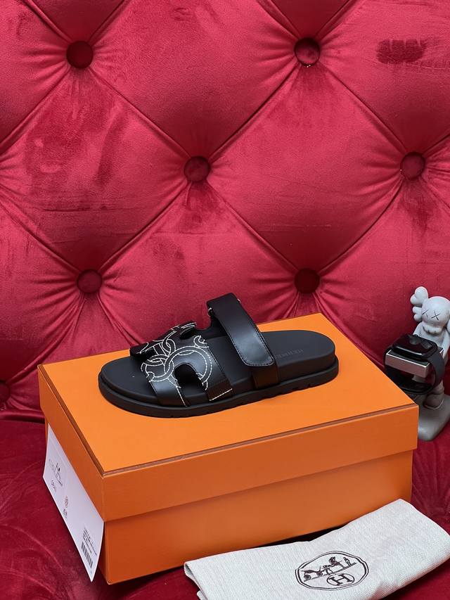 p女 男+20 独家实拍 顶级版本 H家 24Ss秋冬新款二舅拖鞋 Herme*S最近火到不行的情侣款二舅鞋 凉鞋 搭配各种彩色袜子 潮爆了 鞋面：进口小牛皮