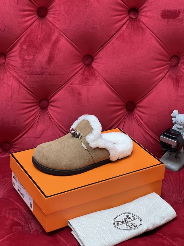 独家实拍 顶级版本 26Ss博肯H经典半拖毛拖鞋 小牛皮鞋 搭配经典镀钯Kelly鞋扣和羊羔毛一体 打造日常优雅风范 居家必备款 上街游行潮流不失优雅款～ 鞋面