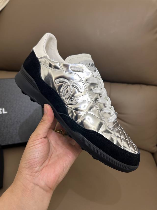 顶级货 镜面防爆牛皮 并非市面上千篇一律的镜面 小香25N系列 银色镜面德训鞋 毫无疑问将是本季最时髦的单品 小香2025N 2025S K S全系列棒球鞋依旧