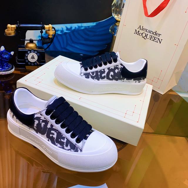 Alexander Mcqueen麦昆高版本再次升级为最高品质面市 气垫底变色重工艺 麦昆 春夏秋冬 顶级代购版本 面料Fabric：意大利进口高质感.抗水擦不