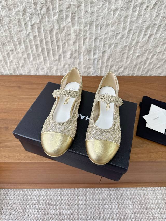 G137 Chanel 香奈儿 26Ss春夏秀款 网面珠片 玛丽珍 单鞋 第一眼看上就被种草了根据天气变化自由穿搭！ 套上袜套春夏秒变可爱单鞋！ 脚感超级舒服