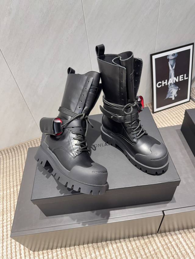 出厂: 独家顶级版本 Dymalnotpy 2025Vs秋季最新网红爆款靴子系列 圆头绑带厚底高靴 Dymalnotpy一直热度不减松糕厚底，显高，显瘦，超多网