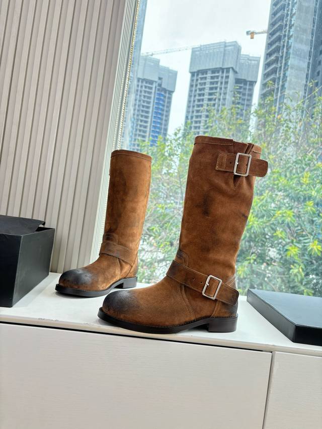 G261代购级别 所见即所得Ann Ann Demeulemeester 饰扣袢可拆设计及膝靴 Demeulemeeste秋冬系列款骑士靴长靴鞋型硬朗气质，细节