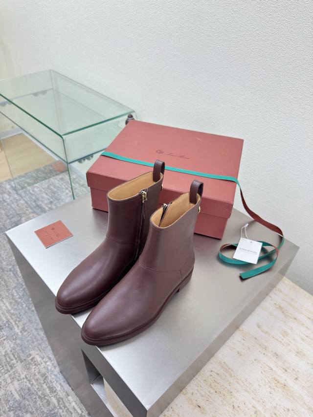 Lp 经典短靴系列 内拉链设计 礼品盒另 10 诺悠翩雅英文: Loro piana简称:Lp 酒红小牛皮 内里 孟加拉水泡牛皮里 大底 原版一致成型大底 高端