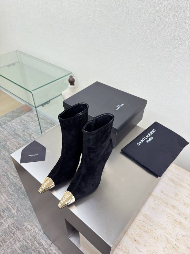 大长腿必备 金属头 Ysl 高跟短靴 Yvette Saint Laurent圣罗兰Logo 精致高跟 黑色 最懂女人心的杨树林 无死角的美鞋 撑起气场 高丝光