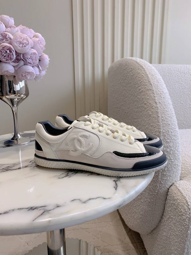 出厂价p Chane*新款休闲鞋德训鞋 Coco女孩必入 永远可以相信香奈儿设计师的眼光 上脚绝绝子 舒适度满分 上脚无压力 尺码35-39 40 41定做