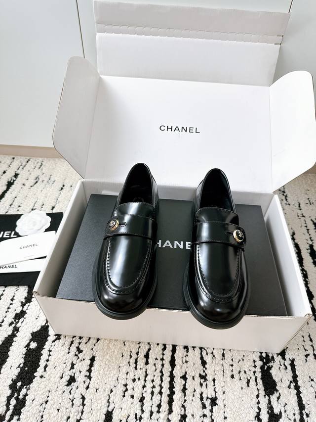 新款百搭乐福鞋，独家必备爆款，女神系列 让人无法抗拒，心动Ing 轻奢时髦 上班 日常穿搭不累脚 原版进口开边珠牛皮材质 内里垫脚舒适羊皮 意大利原版真皮大底