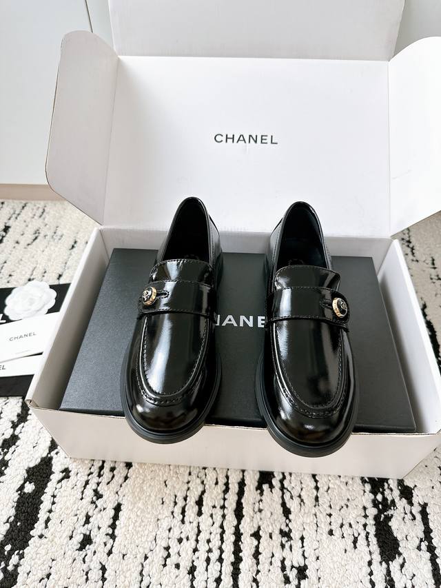 新款百搭乐福鞋，独家必备爆款，女神系列 让人无法抗拒，心动Ing 轻奢时髦 上班 日常穿搭不累脚 原版进口牛油皮材质 内里垫脚舒适羊皮 意大利原版真皮大底 顶级